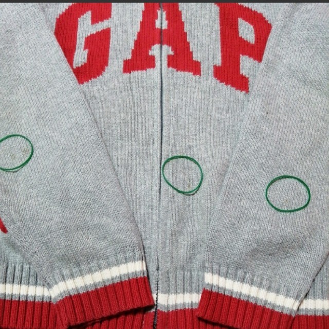 GAP(ギャップ)のGAP★ニット上着　130cm パーカー　セーター　ジャンパー　男女　グレー キッズ/ベビー/マタニティのキッズ服男の子用(90cm~)(ニット)の商品写真