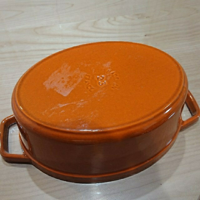 STAUB(ストウブ)の STAUB ストウブ オレンジ 23 インテリア/住まい/日用品のキッチン/食器(鍋/フライパン)の商品写真