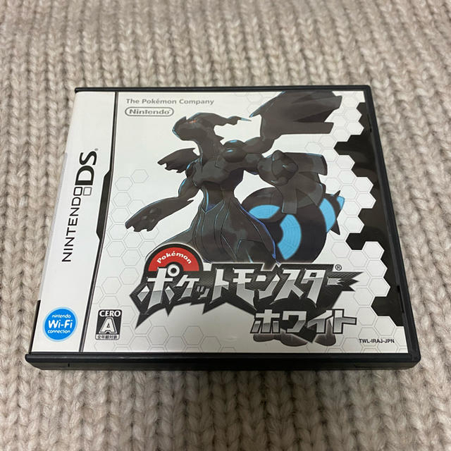 ニンテンドーDS(ニンテンドーDS)の【みたらし様　専用】ポケットモンスターホワイト　DS エンタメ/ホビーのゲームソフト/ゲーム機本体(携帯用ゲームソフト)の商品写真