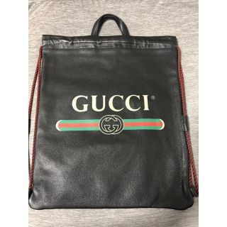 グッチ(Gucci)の★半額以下の格安価格★ GUCCI ロゴプリント　バックパック　ブラック(バッグパック/リュック)