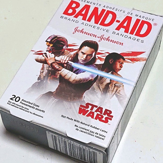 Disney(ディズニー)の【新品】バンドエイド BAND-AID スターウォーズ インテリア/住まい/日用品の日用品/生活雑貨/旅行(日用品/生活雑貨)の商品写真