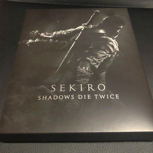 Xbox(エックスボックス)のSEKIRO： SHADOWS DIE TWICE  xbox 限定パッケージ エンタメ/ホビーのゲームソフト/ゲーム機本体(家庭用ゲームソフト)の商品写真