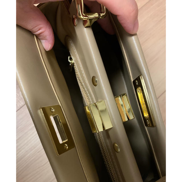 新品未使用 本革 ピーカブー風バッグ ベージュ