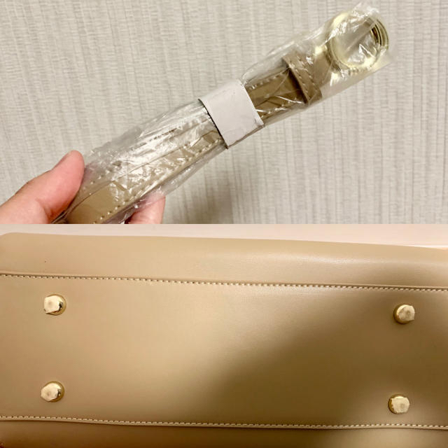 新品未使用 本革 ピーカブー風バッグ ベージュ