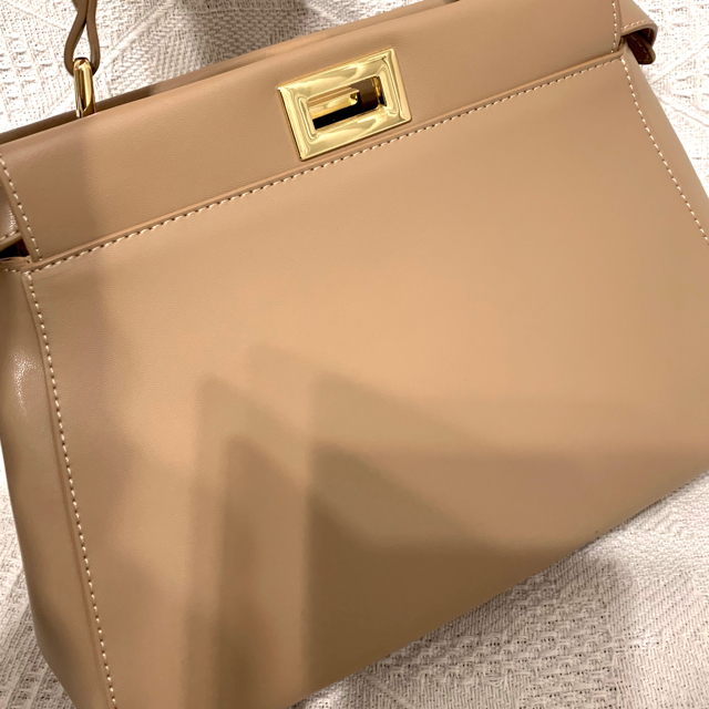 新品未使用 本革 ピーカブー風バッグ ベージュ