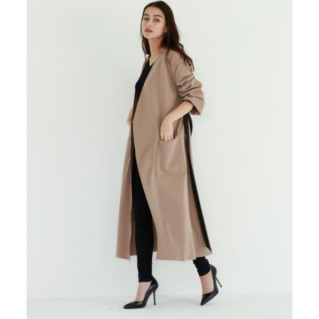 ZARA(ザラ)のマージュール ポンチガウン ベージュ ロングガウン レディースのジャケット/アウター(ガウンコート)の商品写真