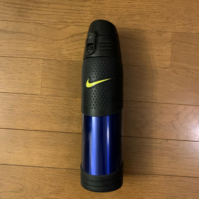 THERMOS(サーモス)のNIKEナイキ　サーモス水筒　ステンレス スポーツ/アウトドアのランニング(その他)の商品写真