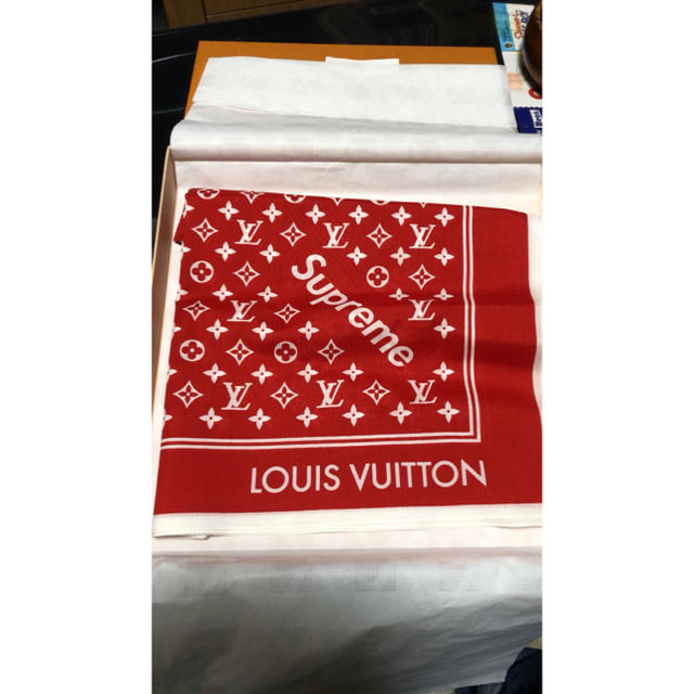 LOUIS VUITTON(ルイヴィトン)のLOUIS VUITTON×Supreme スカーフ  twodkicks様専用 メンズのファッション小物(バンダナ/スカーフ)の商品写真