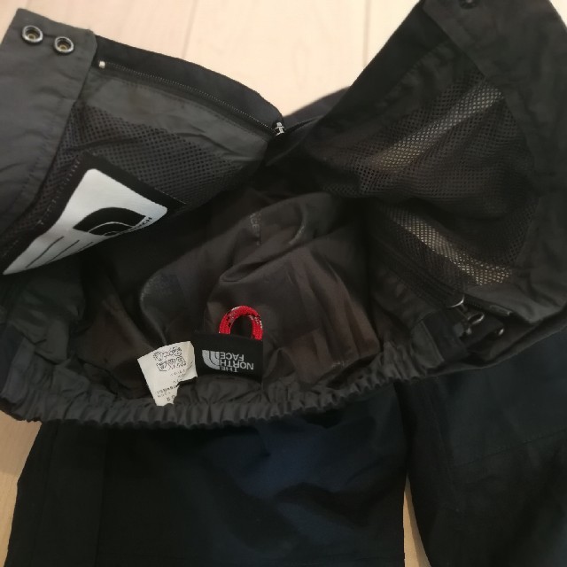 THE NORTH FACE(ザノースフェイス)のおまとめ割　こちらと訳アリNORTH FACEキッズパンツSize130 スポーツ/アウトドアのスノーボード(ウエア/装備)の商品写真