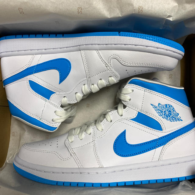 NIKE(ナイキ)のNIKE WMNS AIR JORDAN 1 MID POWDER BLUE レディースの靴/シューズ(スニーカー)の商品写真