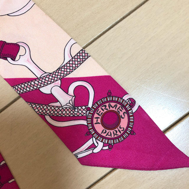 Hermes(エルメス)のHERMES☆エルメス  ツイリー　ピンク レディースのファッション小物(バンダナ/スカーフ)の商品写真