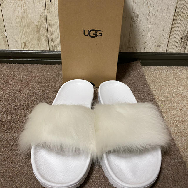 UGG - ugg取り置き モコモコ ファー サンダルの通販 by みい's shop｜アグならラクマ