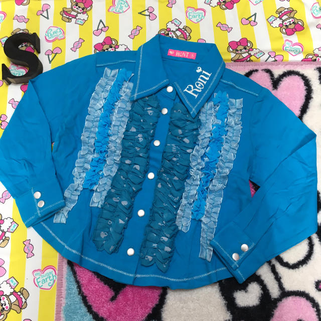 RONI(ロニィ)の新品★訳ありRONI★フリルシャツ★ブルーS キッズ/ベビー/マタニティのキッズ服女の子用(90cm~)(Tシャツ/カットソー)の商品写真