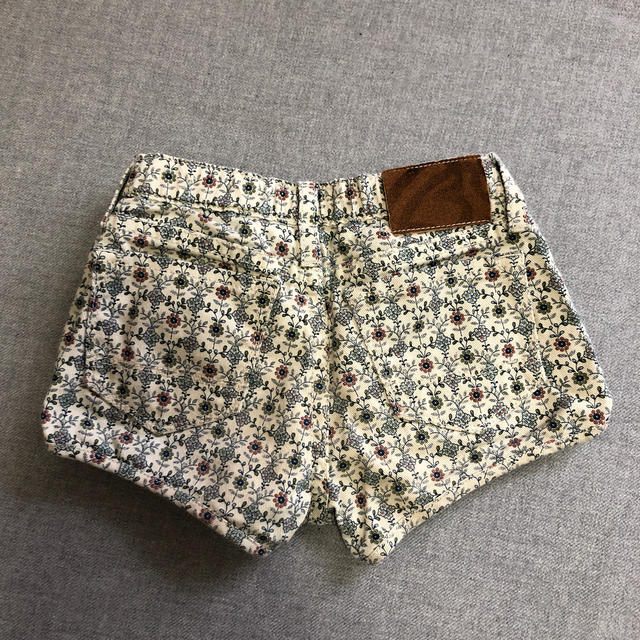 Bonpoint(ボンポワン)の★maman様専用★ベルローズ　ショートパンツ　サイズ4 キッズ/ベビー/マタニティのキッズ服女の子用(90cm~)(パンツ/スパッツ)の商品写真