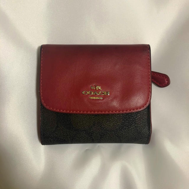 COACH コーチ　折り財布　レッド　赤色　三つ折り財布　ミニウォレット