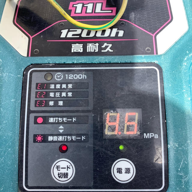 Makita(マキタ)のマキタコンプレッサーAC461XL 常圧 高圧タイプ スポーツ/アウトドアの自転車(工具/メンテナンス)の商品写真