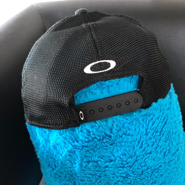Oakley(オークリー)のOAKLEY×NEWERA  キャップ　メッシュ メンズの帽子(キャップ)の商品写真