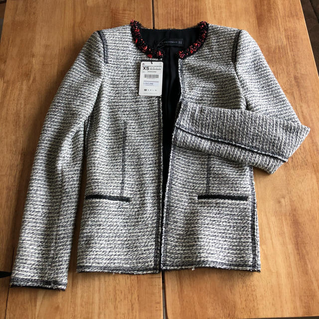 ZARA(ザラ)の※値下げ　ZARA ノーカラー　ビーズ　ツイード　コットン　ジャケット レディースのジャケット/アウター(ノーカラージャケット)の商品写真