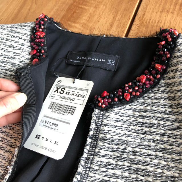 ZARA(ザラ)の※値下げ　ZARA ノーカラー　ビーズ　ツイード　コットン　ジャケット レディースのジャケット/アウター(ノーカラージャケット)の商品写真