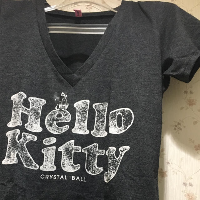 サンリオ(サンリオ)の新品　クリスタルボール CRYSTAL BALL サンリオ コラボTシャツ  レディースのトップス(Tシャツ(半袖/袖なし))の商品写真