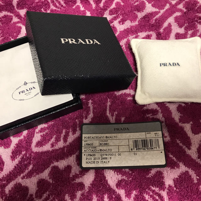 PRADA(プラダ)の新品未使用◇PRADAプラダ・キーホルダー ネコ◇Rosso（赤） レディースのアクセサリー(その他)の商品写真