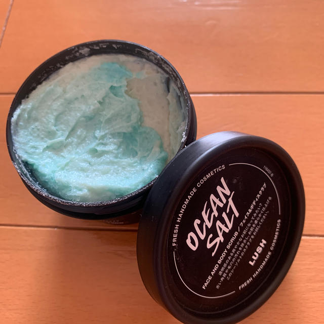 LUSH(ラッシュ)のLUSH スクラブ コスメ/美容のボディケア(ボディスクラブ)の商品写真