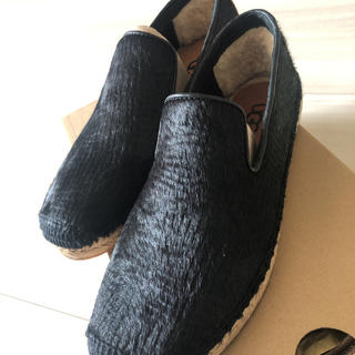 アグ(UGG)のドライビングシューズ(スリッポン/モカシン)