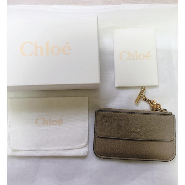 Chloe(クロエ)の【新品未使用品】Chloe クロエ　カードケース　グレー レディースのファッション小物(名刺入れ/定期入れ)の商品写真