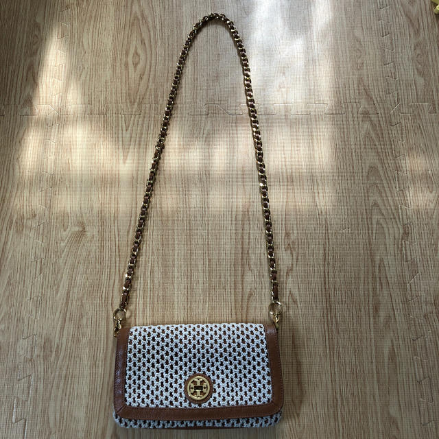 Tory Burch(トリーバーチ)の【値下げ】‼️トリーバーチ　7.500円➡️6.000円 レディースのバッグ(クラッチバッグ)の商品写真