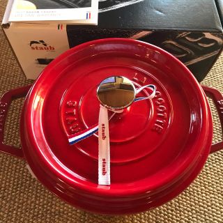 ストウブ(STAUB)の♪新品♪Staub ストウブ20cm チェリー(日用品/生活雑貨)