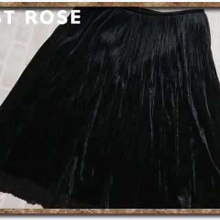 レストローズ(L'EST ROSE)のレストローズ　裾レースプリーツベロアスカート　黒(ひざ丈スカート)