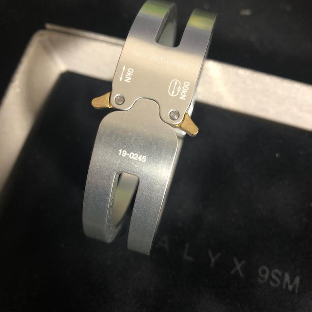 Balenciaga(バレンシアガ)のらにい様専用　alyx buckle bracelet silver 20ss メンズのアクセサリー(ブレスレット)の商品写真