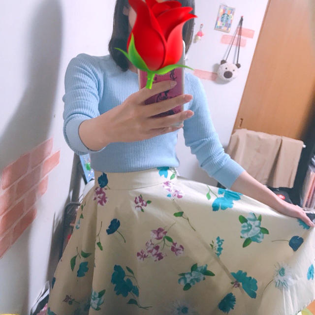 aquagirl(アクアガール)の新品　クリーム色　花柄　スカート　AGアクアガール　店舗完売　レア　春服　可愛い レディースのスカート(ひざ丈スカート)の商品写真