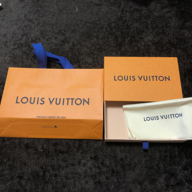 LOUIS VUITTON - iPhoneケース用ショップ袋の通販