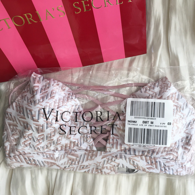 Victoria's Secret(ヴィクトリアズシークレット)のVSエキゾチックスポーツブラM(US) レディースの下着/アンダーウェア(ブラ)の商品写真