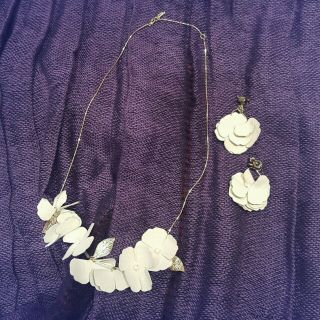 お花のネックレスとイヤリングのセット(ネックレス)