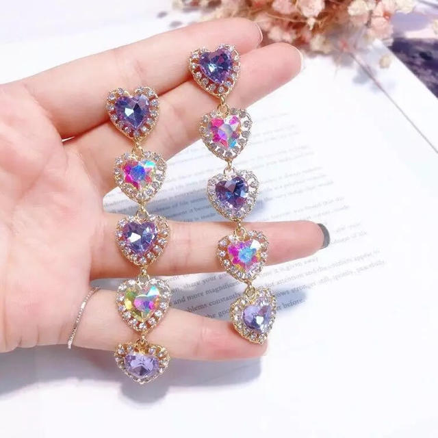 ５連ハートのビジューピアス♡♡ レディースのアクセサリー(ピアス)の商品写真