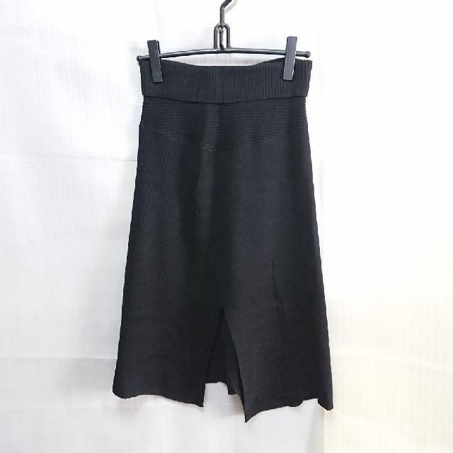 SLY(スライ)の◆Ⅴスライ ニット スカート ブラック レディースのスカート(ひざ丈スカート)の商品写真