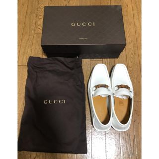 グッチ(Gucci)のGUCCI バンブー　ドライビングシューズ　ホワイト　サイズ8 (スリッポン/モカシン)