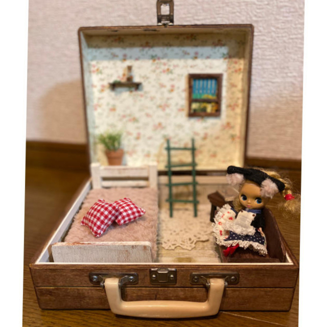 ハンドメイド 木製トランク ドールハウス 小さなお部屋No.141