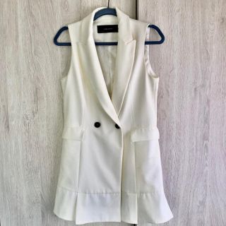 ザラ(ZARA)のノースリーブジャケット(ノーカラージャケット)