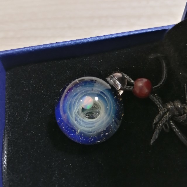2種類選べる 【新品ボロシリケイト】宇宙ガラスペンダント オパール