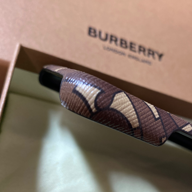 BURBERRY(バーバリー)のBURBERRY モノグラム iPhone11proケース スマホ/家電/カメラのスマホアクセサリー(iPhoneケース)の商品写真