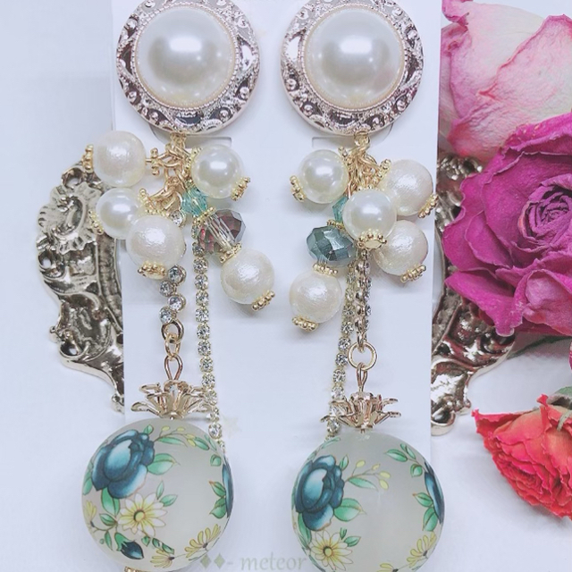 ボタンカボション×転写ビーズ青薔薇♡ジャラジャラピアス 1