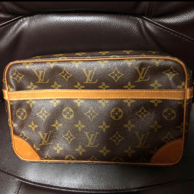 LOUIS VUITTON セカンドバッグ