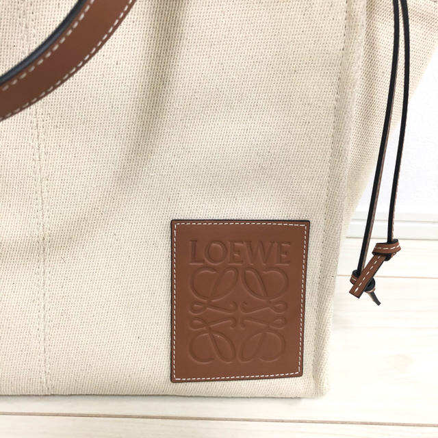 LOEWE(ロエベ)のLOEWE クッション トート バッグ ライトオート レディースのバッグ(トートバッグ)の商品写真