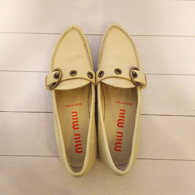 miumiu(ミュウミュウ)の【値下】miu miu ローファー レディースの靴/シューズ(ローファー/革靴)の商品写真