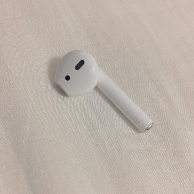 Apple(アップル)のAurpods 右耳用 スマホ/家電/カメラのオーディオ機器(ヘッドフォン/イヤフォン)の商品写真