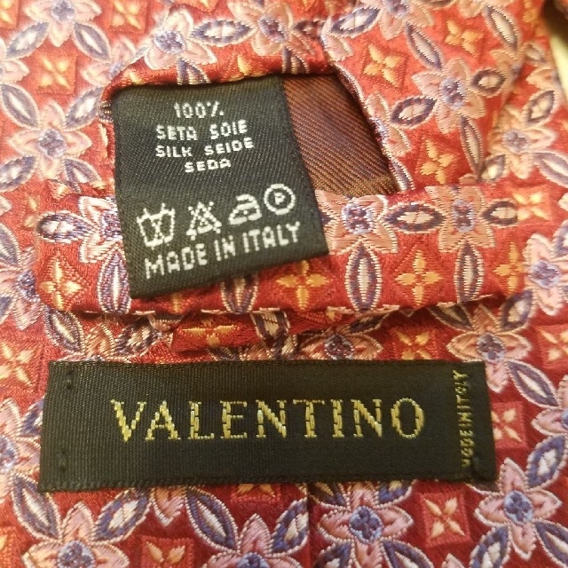 VALENTINO(ヴァレンティノ)の再値下げ　美品　織り生地　ヴァレンチノ　valentino　ネクタイ　大人可愛い メンズのファッション小物(ネクタイ)の商品写真