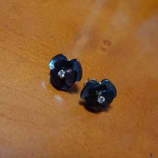 ポンテヴェキオ(PonteVecchio)のponteveccio ポンテヴェキオ 黒蝶貝ダイヤピアス お花K18(ピアス)